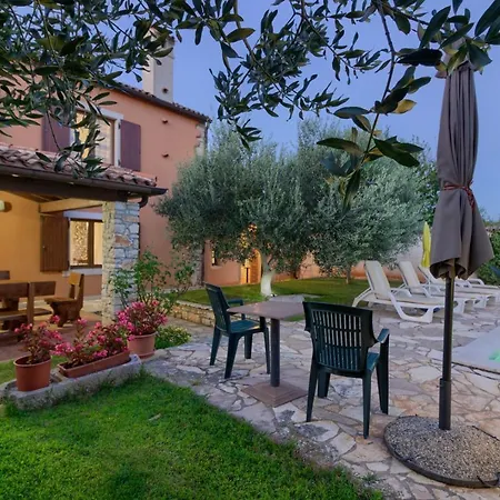Beautiful Stone Istrian Anamaria With Pool Near The - Wiibuk Villa Šišan