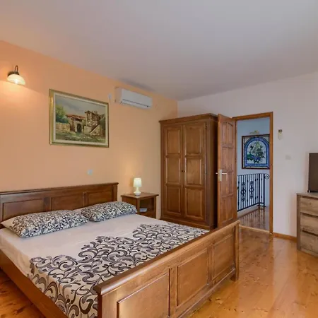 Villa Beautiful Stone Istrian Anamaria With Pool Near The - Wiibuk Šišan